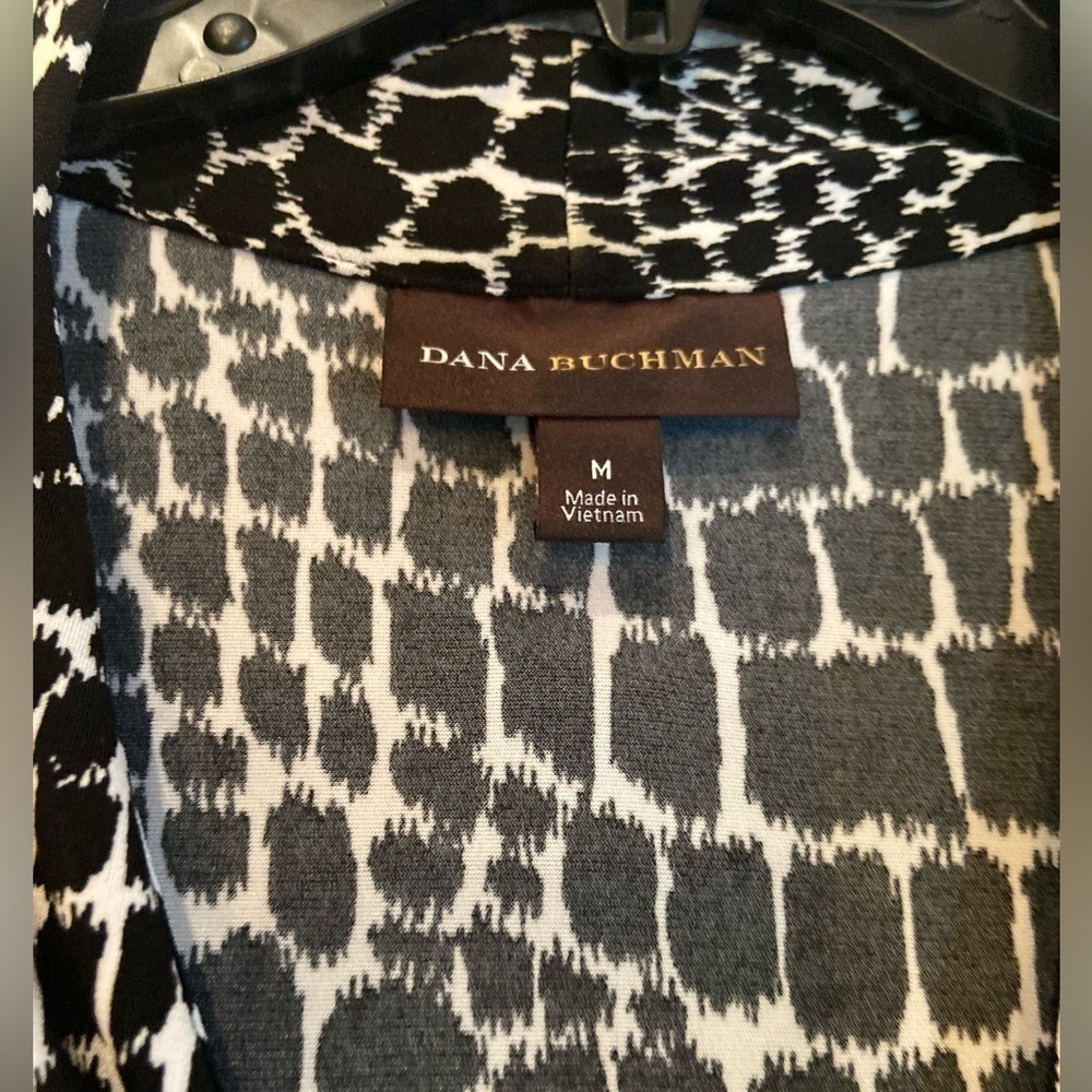 Dana Buchman~Gator Skin Print Top~Gathered Oval Neckline~Sleeveless~Size M - Picture 2 of 12